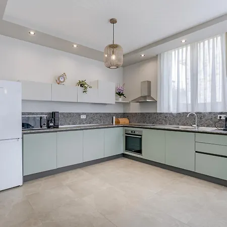 Luxury 3 Bedroom With Private Pool, Jacuzzi And Sea View